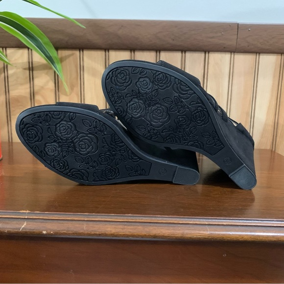 NIB Carlos Madelyn Black Strappy Lace Up Wedge Heel Sandal (9.5) - Picture 7 of 9